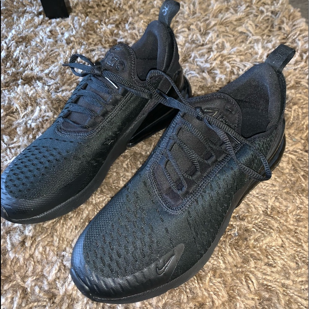 All black Nike 270s
